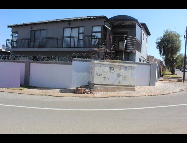 10 BEDROOM HOUSE FOR SALE IN PIMVILLE ZONE 5